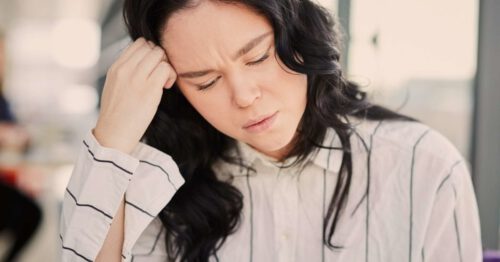 Đau đầu hoặc đau nửa đầu cũng có thể là dấu hiệu rụng trứng - Ảnh 4
