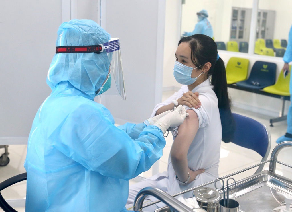 Tiêm vắc xin cho công dân Pháp tại Việt Nam - Ảnh 5 