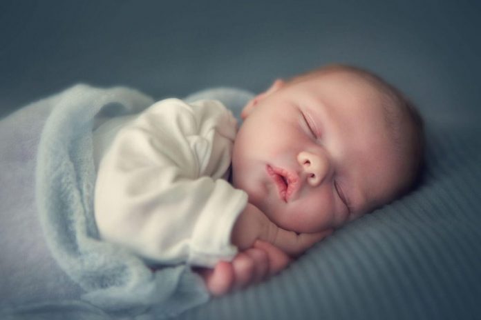 Thời gian ngủ của trẻ sơ sinh bao nhiêu tiếng một ngày