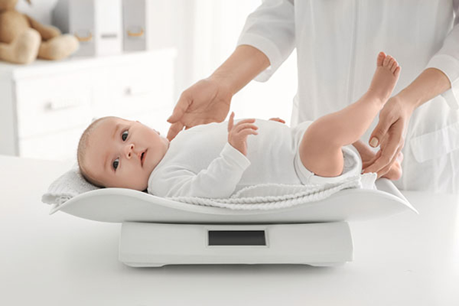 Cân nặng trẻ sơ sinh 2 tháng tuổi đạt chuẩn là bao nhiêu kg?
