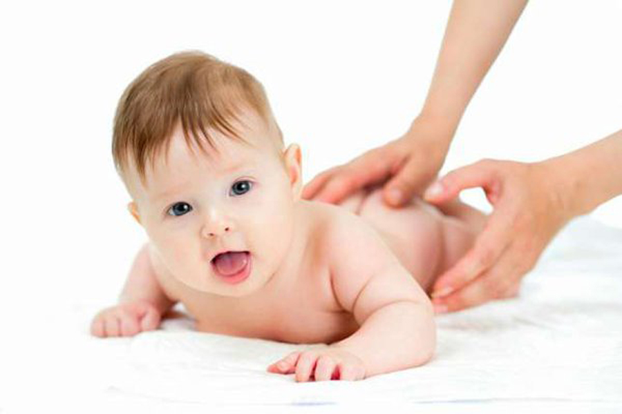 Trẻ sơ sinh 3 tháng tuổi biết làm những gì?