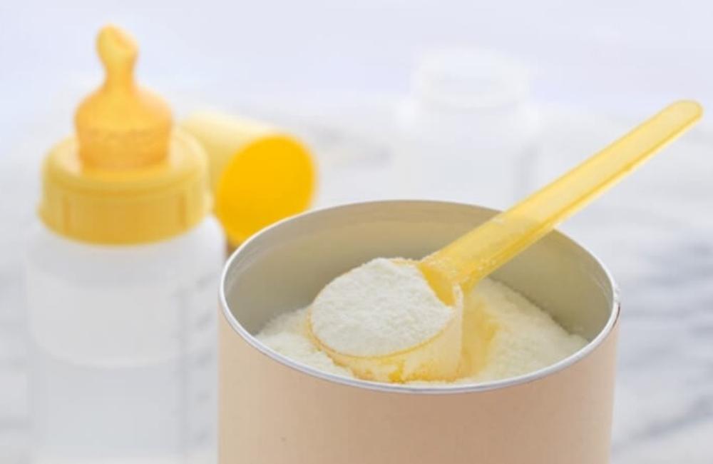 Những điều mẹ cần tránh khi cho trẻ sử dụng sữa bột