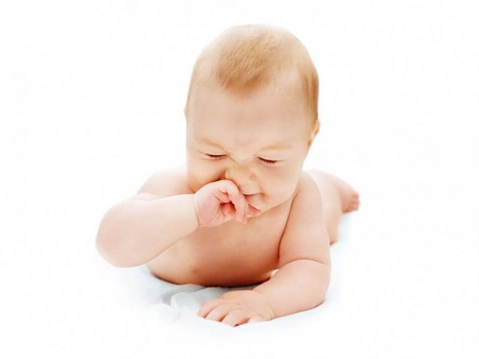 Trẻ sơ sinh bị nghẹt mũi có nguy hiểm không