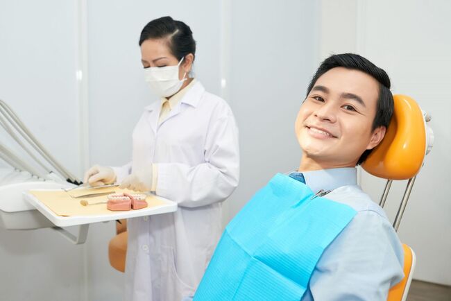 Niềng răng trong suốt tại các cơ sở nha khoa có công nghệ tiên tiến thường có chi phí cao hơn