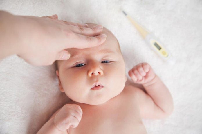 Khi trẻ sơ sinh bị sốt - Nguyên nhân, cách điều trị