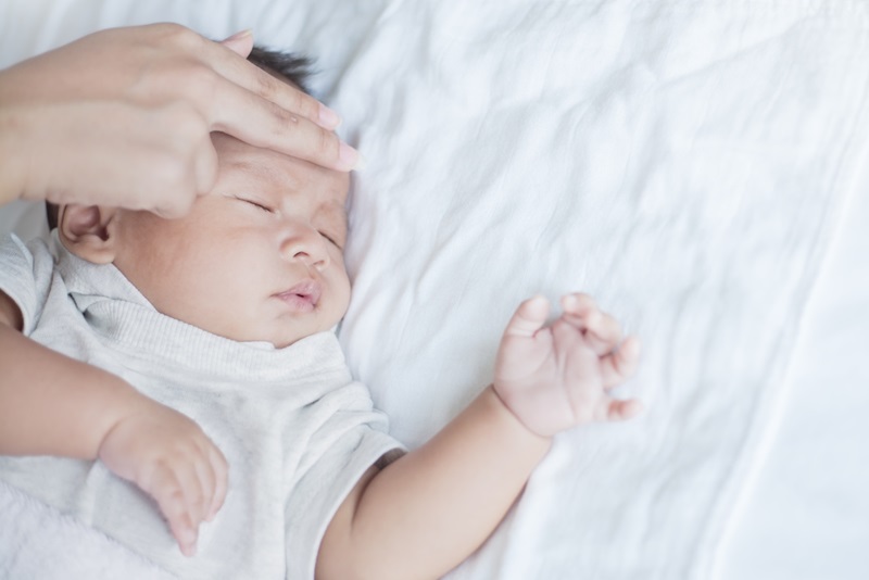 Nguyên nhân và ứng phó khi trẻ sơ sinh bị ho tại nhà
